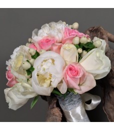 Νυφική Ανθοδέσμη Γάμου Λευκά Τριαντάφυλλα Λυσίανθο Συμφορίκαρπο Σαφάρι